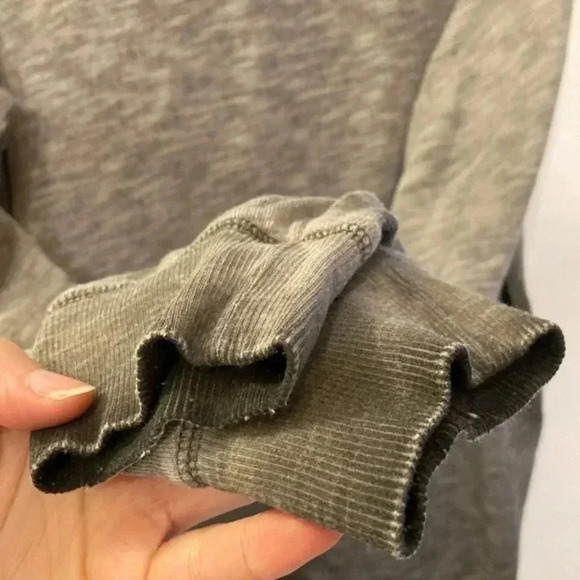 DISTRESSED  Victoria Secret Sweater​​​ - Picture 4 of 4